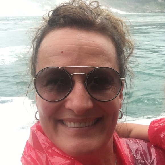 Meet your Posher, Jennifer - Picture 1 of 1